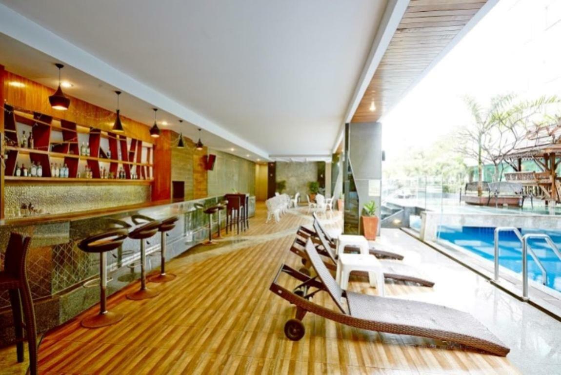 Ease Jomtien Hotel Exterior photo