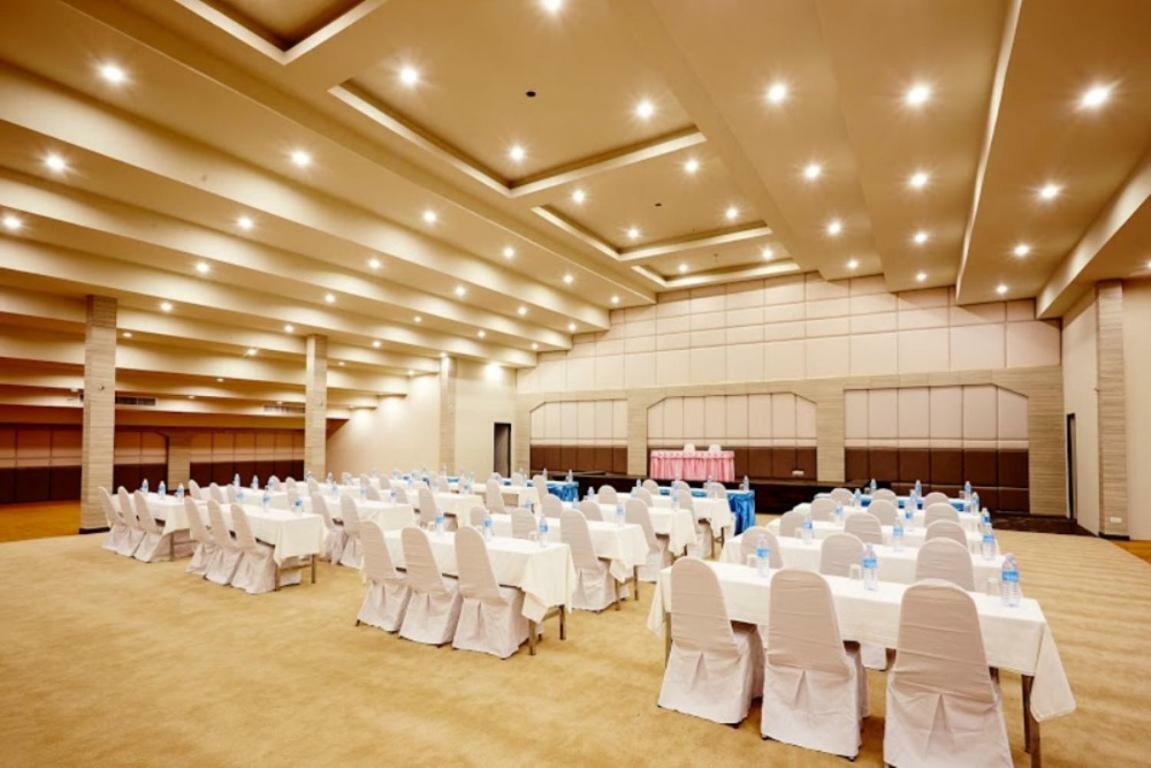 Ease Jomtien Hotel Exterior photo